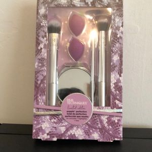 Brushes concealer highlighter and liner